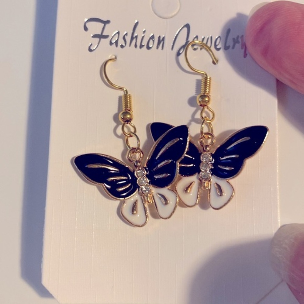 Butterfly dangle earrings. Black and white